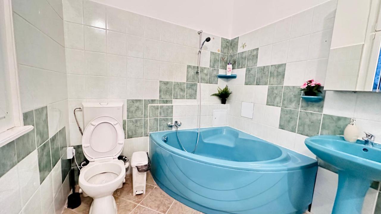 Jozsef 18 Apartment - 5 Mins To New York Cafe Budapeszt Zewnętrze zdjęcie