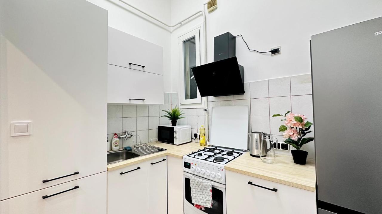 Jozsef 18 Apartment - 5 Mins To New York Cafe Budapeszt Zewnętrze zdjęcie