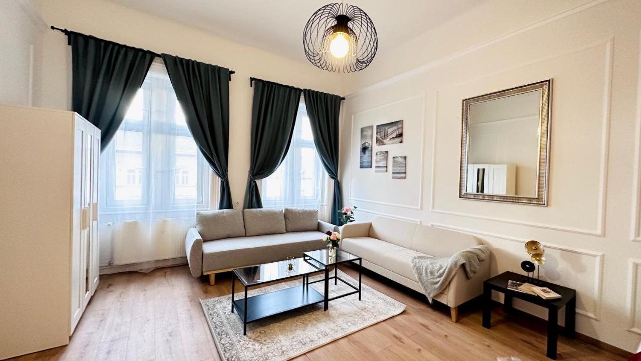 Jozsef 18 Apartment - 5 Mins To New York Cafe Budapeszt Zewnętrze zdjęcie